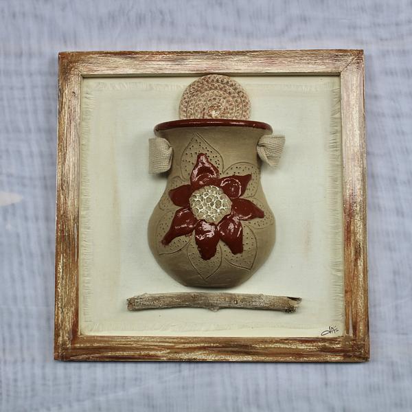 Cuadro en relieve con elementos paraguayos - vasija