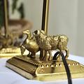 Set de veladores con animales decorativos en oro