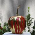 Manzana Recubierta en toques rojos y dorados