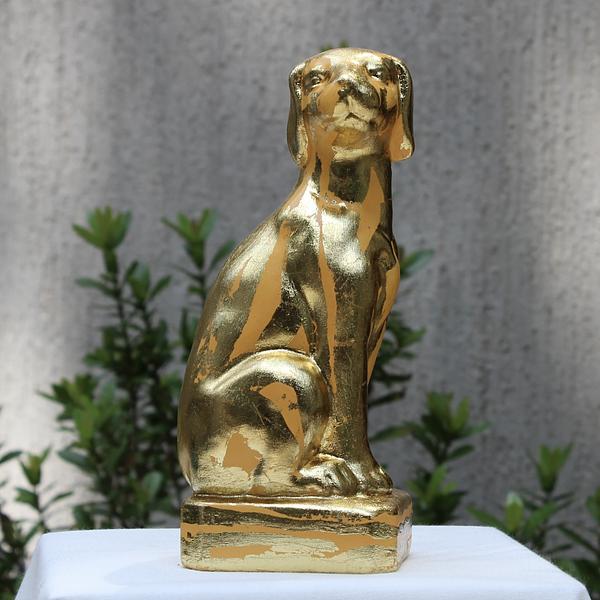 Estatuilla de Perro recubierta en oro