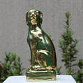 Estatuilla Verde de Perro recubierta en oro laminado